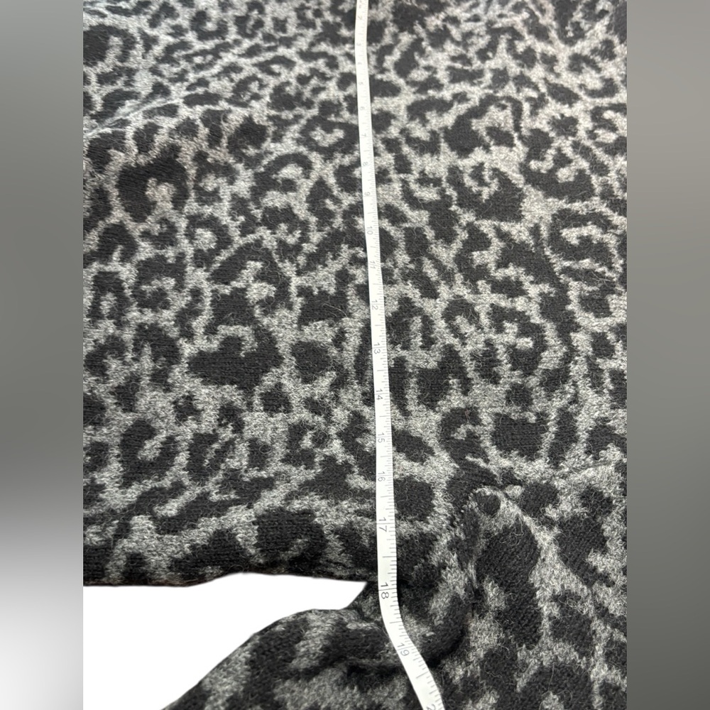 Cynthia Rowley Gray Black Animal Print Wool Blend Sweater Cardigan M Leopard - Picture 5 of 12